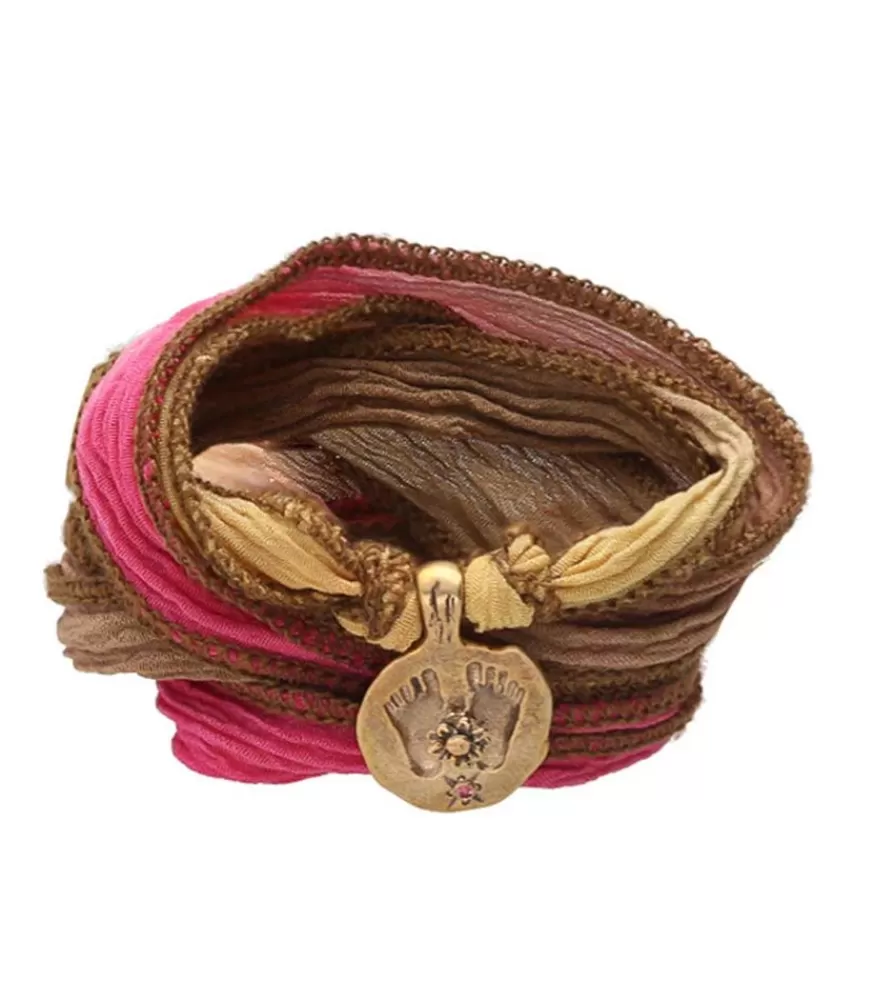 Femme Catherine Michiels Bracelet En Soie A Nouer Et Charm Buddha Feet En Bronze