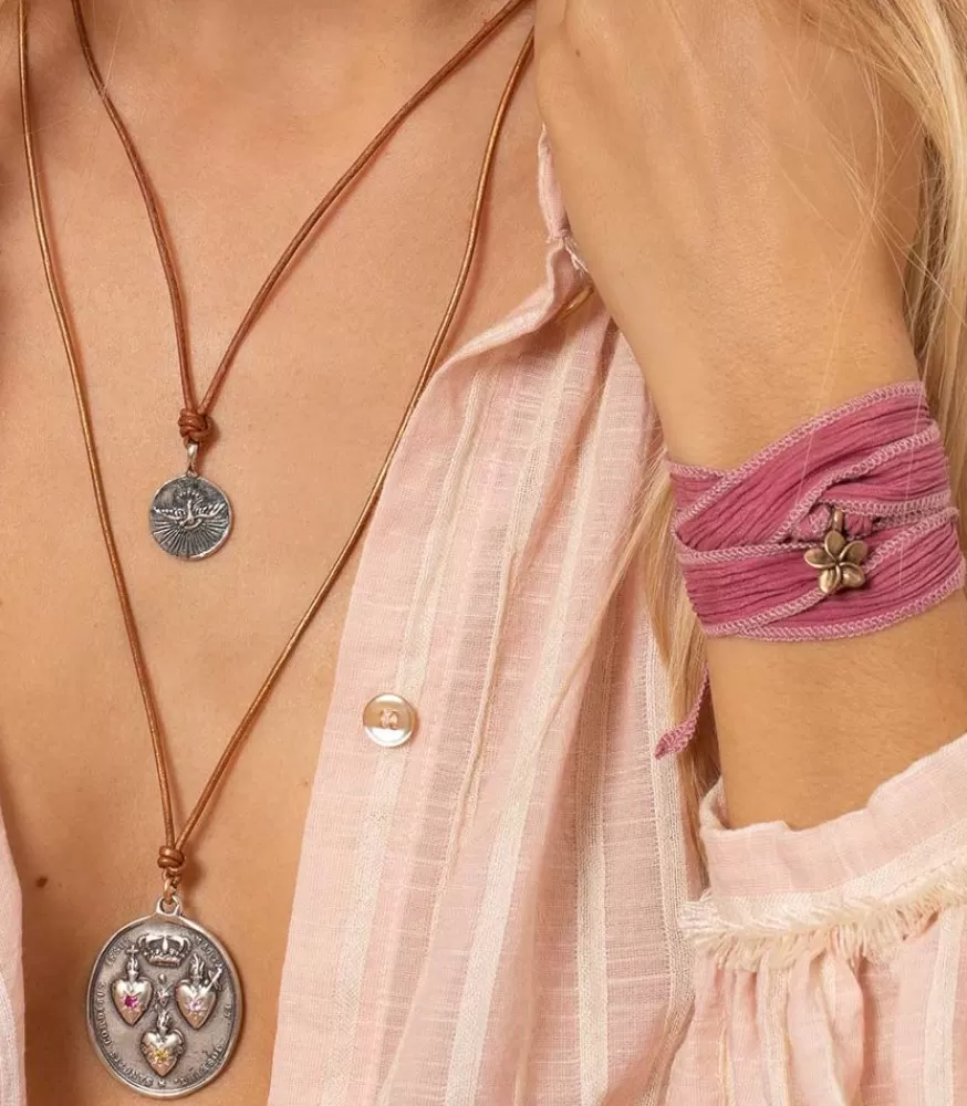 Femme Catherine Michiels Bracelet En Soie A Nouer Et Charm Frangipani Flower En Bronze